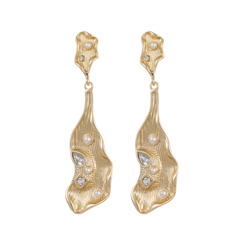Abstract earring with pearl detail gold