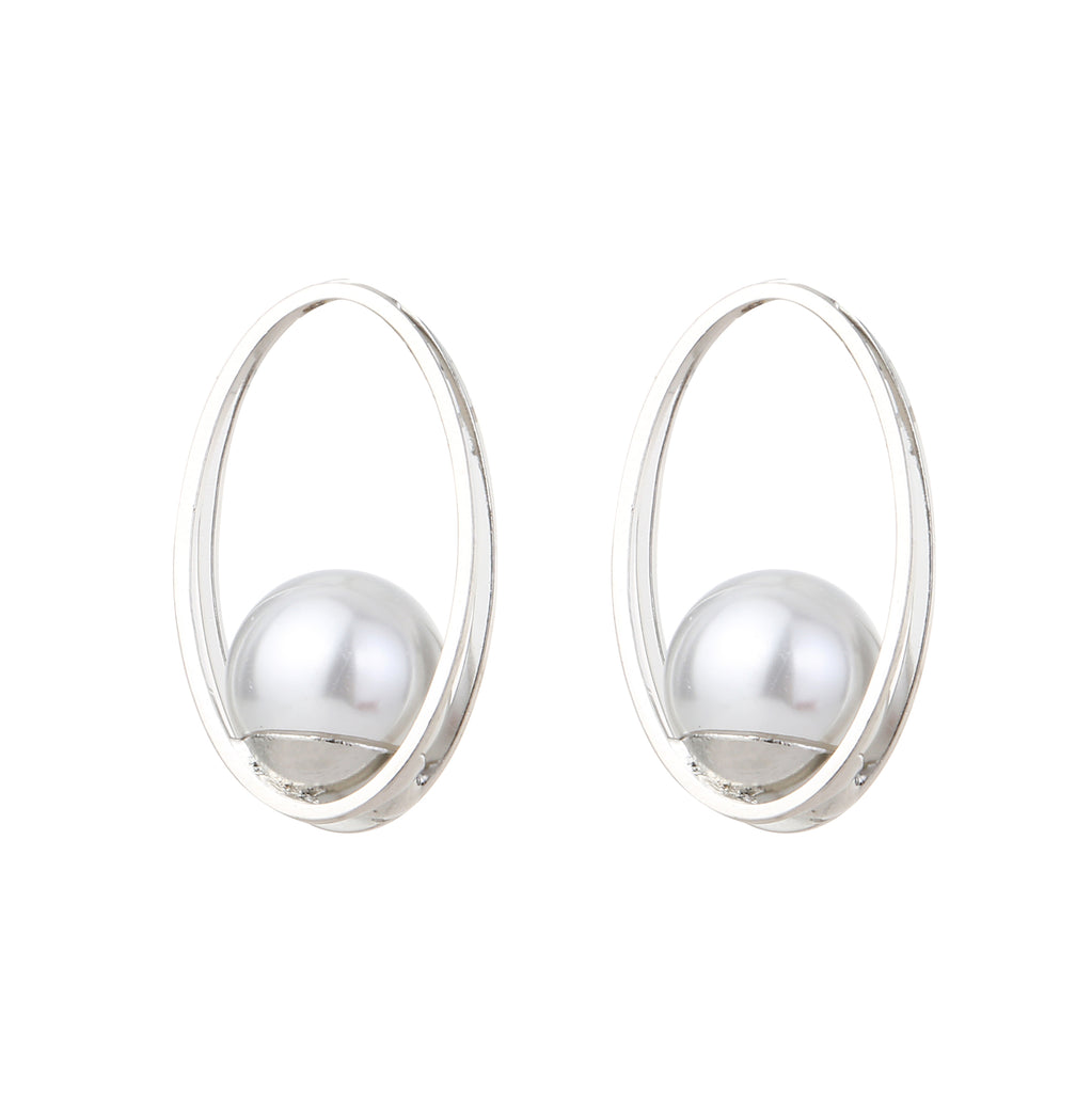 Pearl Detailed Earring