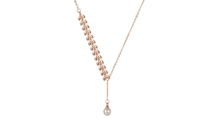 Detailed Necklace With Pearl Drop Rose Gold