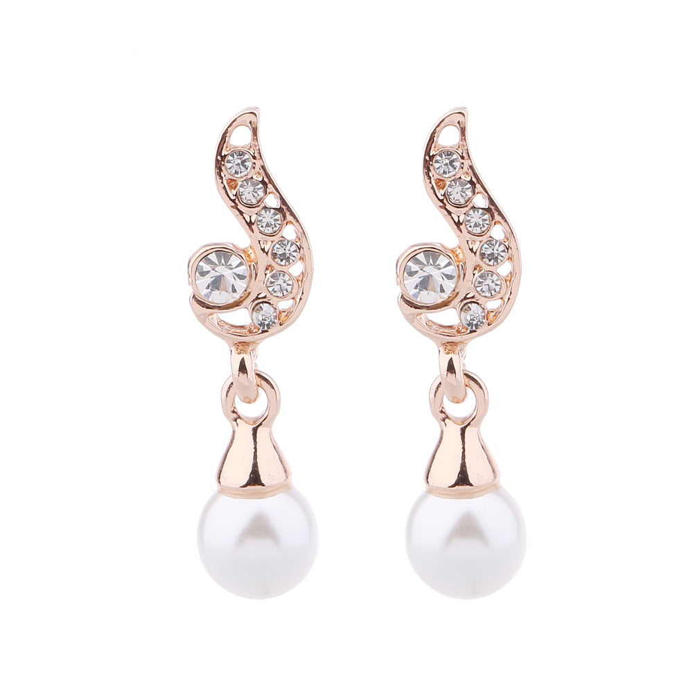 Delicate Ears Pearl Crystal Earring Rose Gold Plating